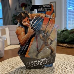 X-Men Origins Wolverine - Comic Book Series - Wolverine Action Figure Brown Suit